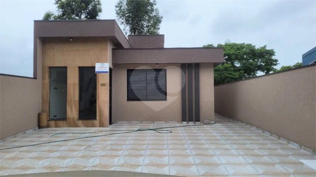 Casa à venda com 3 quartos, 74m² - Foto 1