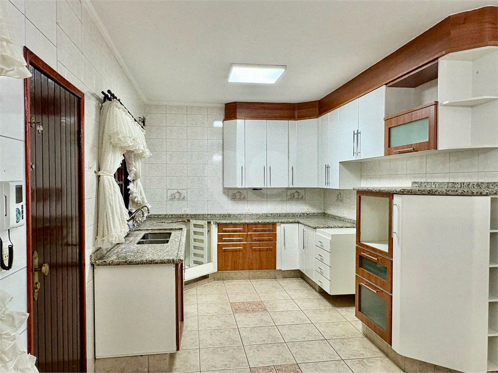 Sobrado à venda e aluguel com 3 quartos, 272m² - Foto 2
