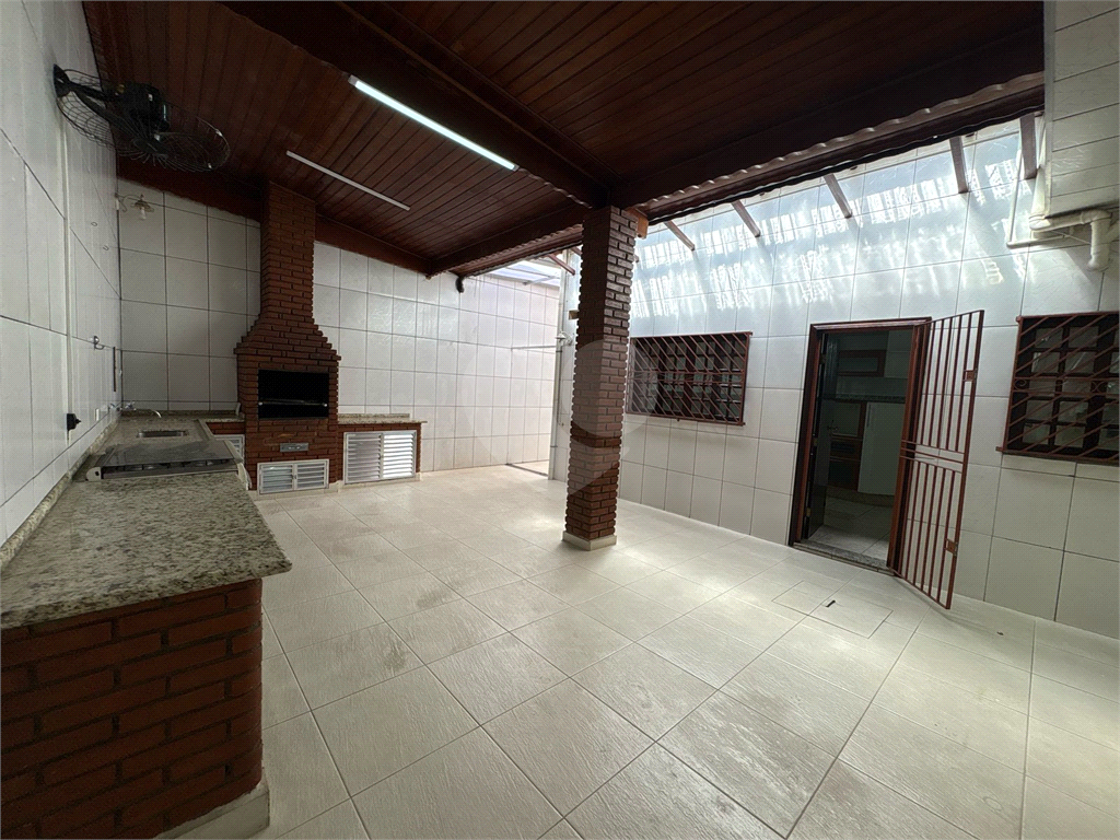 Sobrado à venda e aluguel com 3 quartos, 272m² - Foto 9