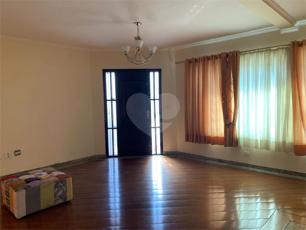 Sobrado à venda e aluguel com 3 quartos, 225m² - Foto 2