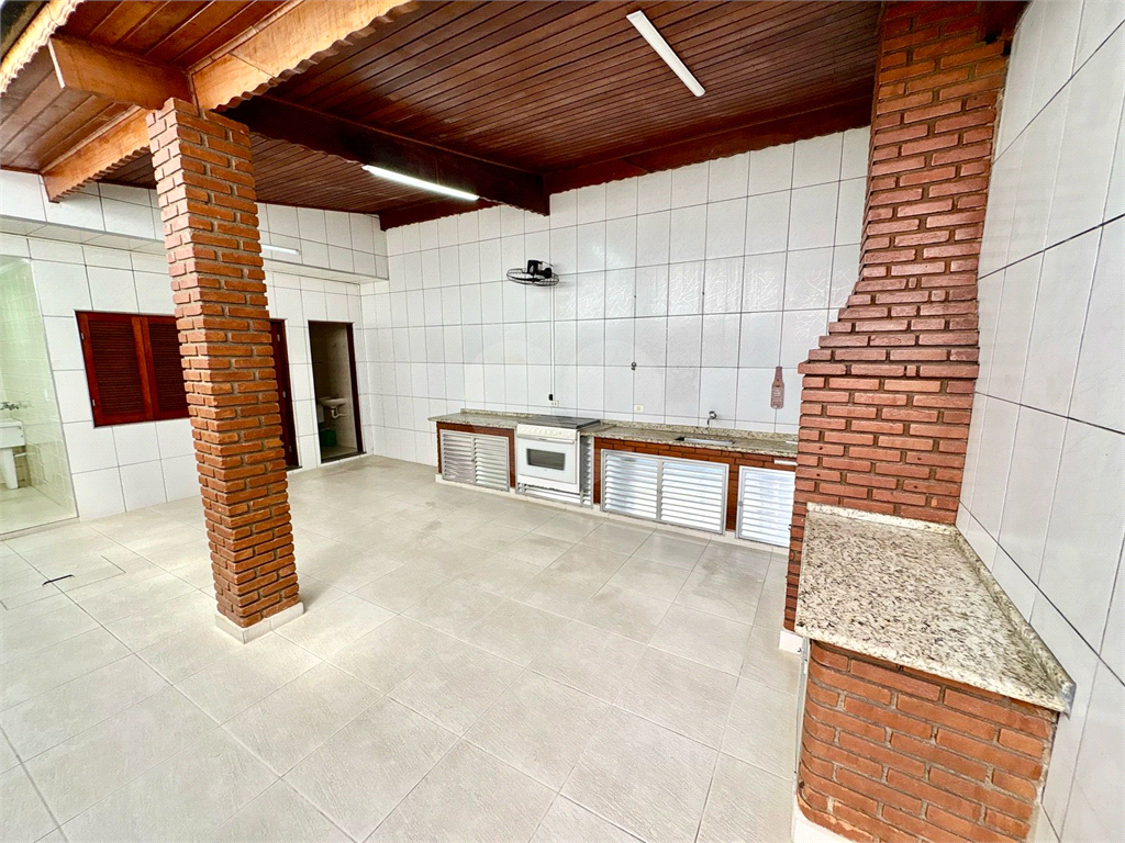 Sobrado à venda e aluguel com 3 quartos, 272m² - Foto 8
