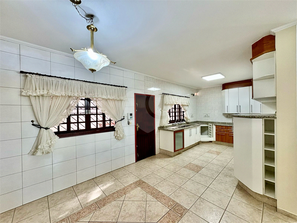 Sobrado à venda e aluguel com 3 quartos, 272m² - Foto 1