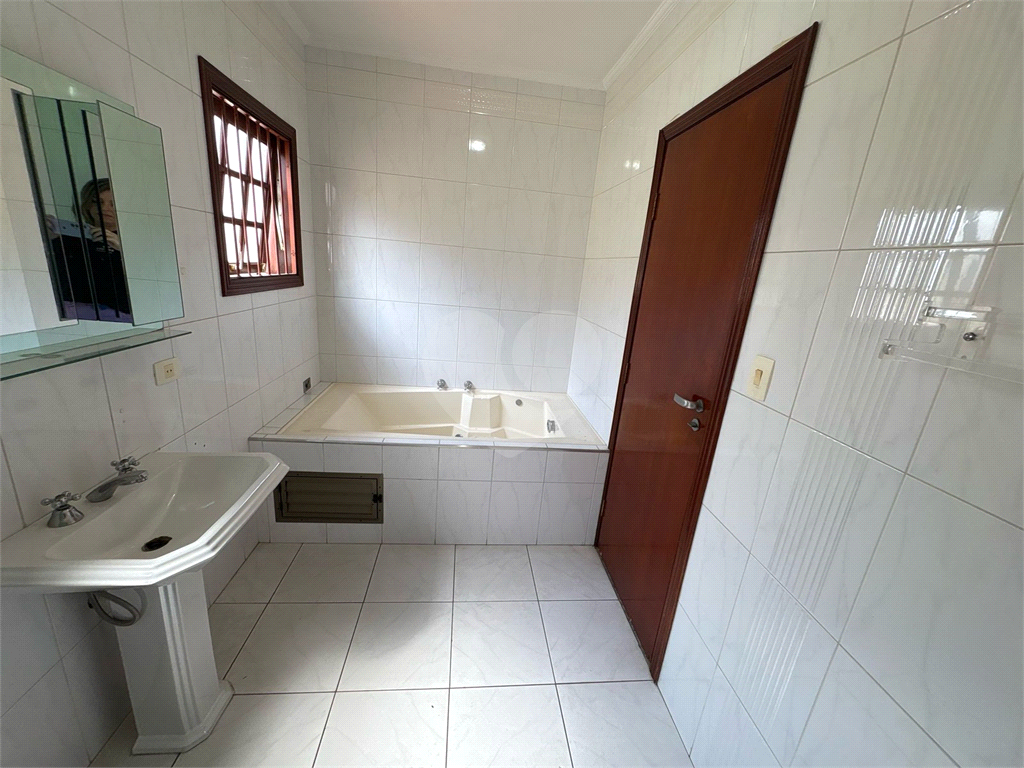 Sobrado à venda e aluguel com 3 quartos, 272m² - Foto 25