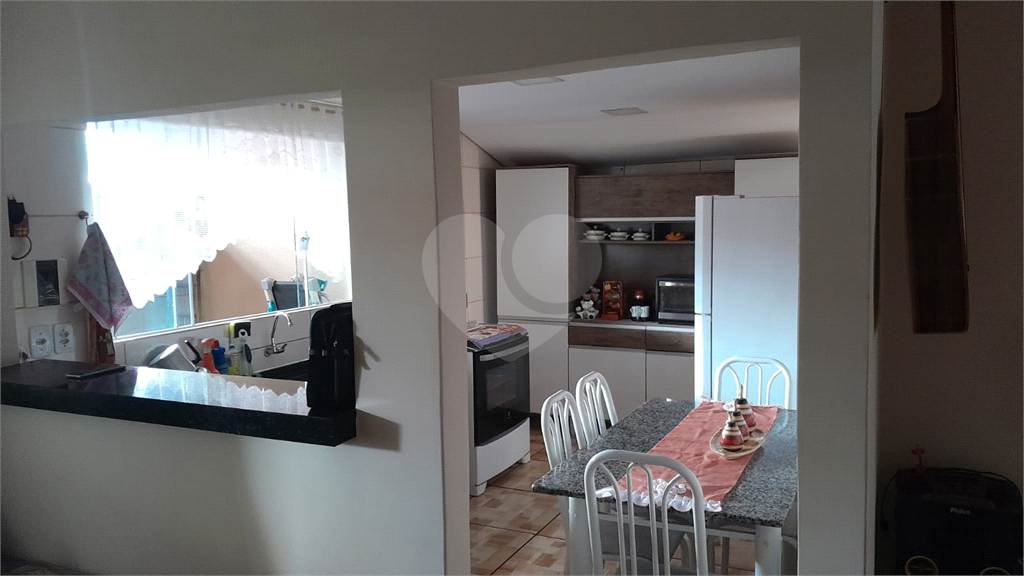 Casa à venda com 2 quartos, 170m² - Foto 2