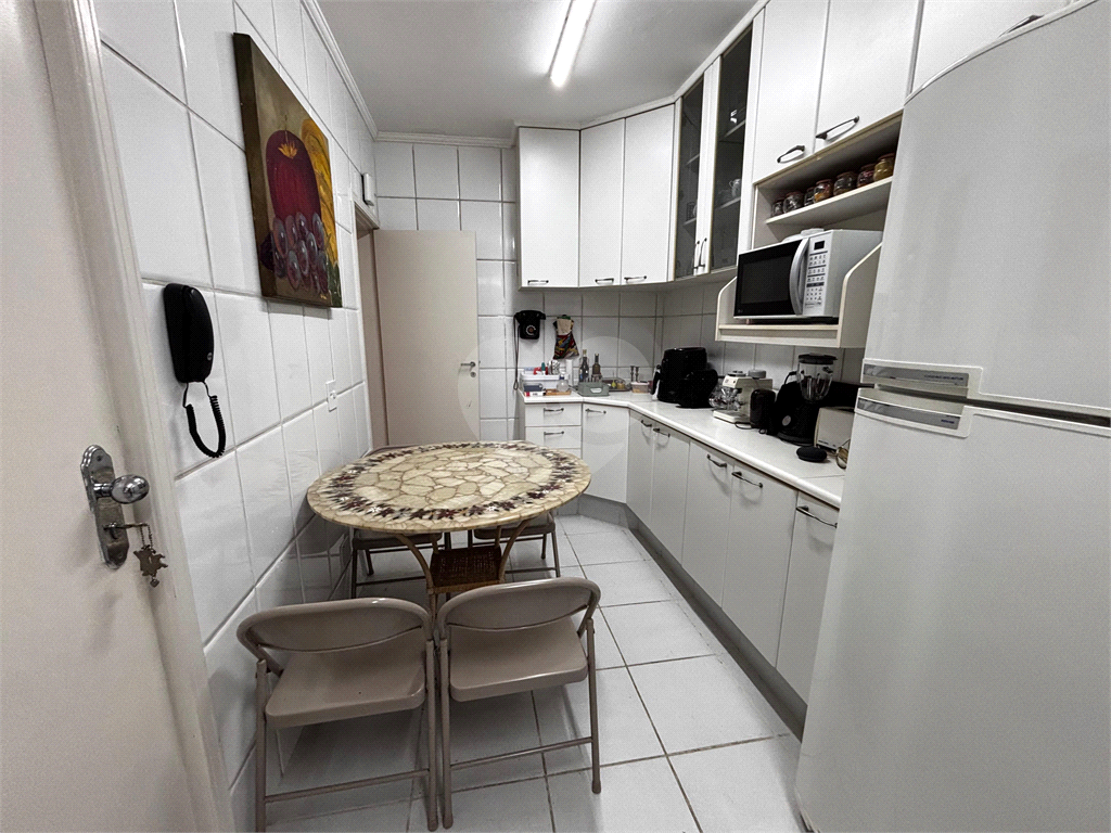 APARTAMENTO BAIRRO PARAÍSO COM 146 M² ÚTEIS - 2 VAGAS.