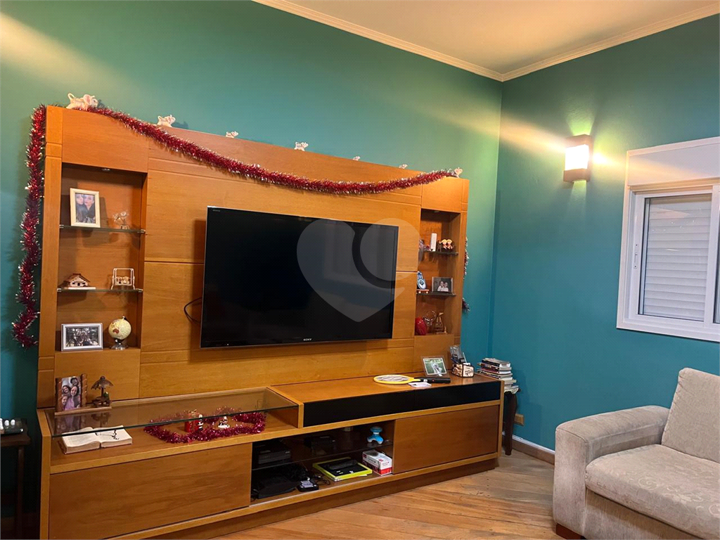 LINDO SOBRADO MUITO CONFORTO, ESPAÇO GOURMET,2 VAGAS, ESTUDA PERMUTA COMO PARTE DE PAGAMENTO .