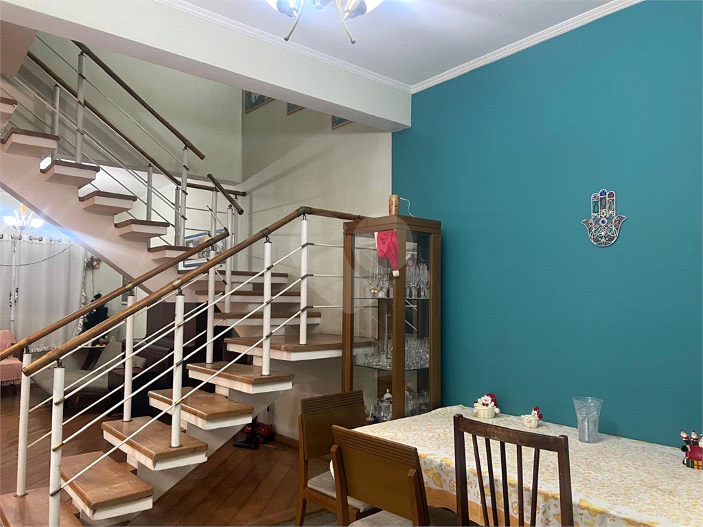 LINDO SOBRADO MUITO CONFORTO, ESPAÇO GOURMET,2 VAGAS, ESTUDA PERMUTA COMO PARTE DE PAGAMENTO .