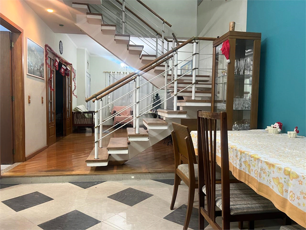 LINDO SOBRADO MUITO CONFORTO, ESPAÇO GOURMET,2 VAGAS, ESTUDA PERMUTA COMO PARTE DE PAGAMENTO .