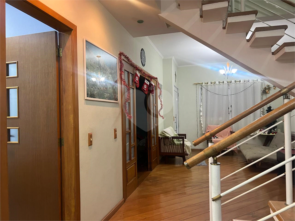LINDO SOBRADO MUITO CONFORTO, ESPAÇO GOURMET,2 VAGAS, ESTUDA PERMUTA COMO PARTE DE PAGAMENTO .