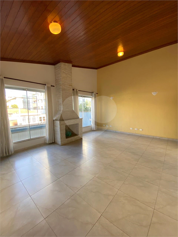 Casa à venda com 3 quartos, 140m² - Foto 1