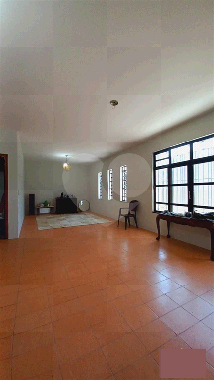 Casa para alugar com 4 quartos, 243m² - Foto 4