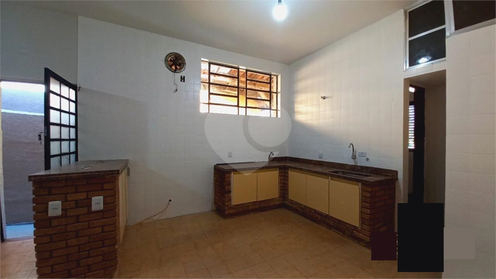 Casa para alugar com 4 quartos, 243m² - Foto 19