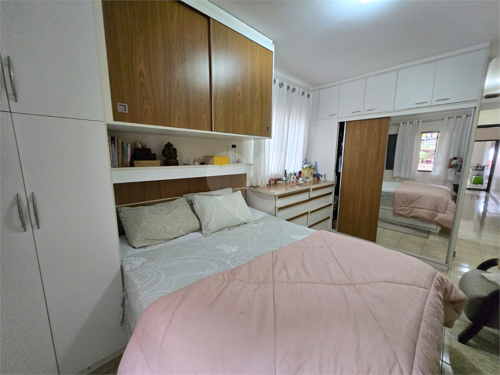 Amplo e espaçoso sobrado em Santana com 3 suítes, sala de estar e TV, copa, cozinha e, 3 vagas!
