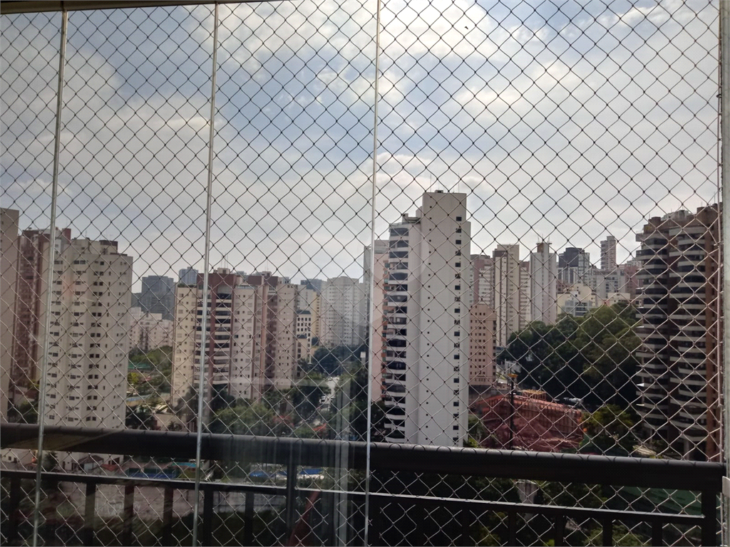 APARTAMENTO em MORUMBI