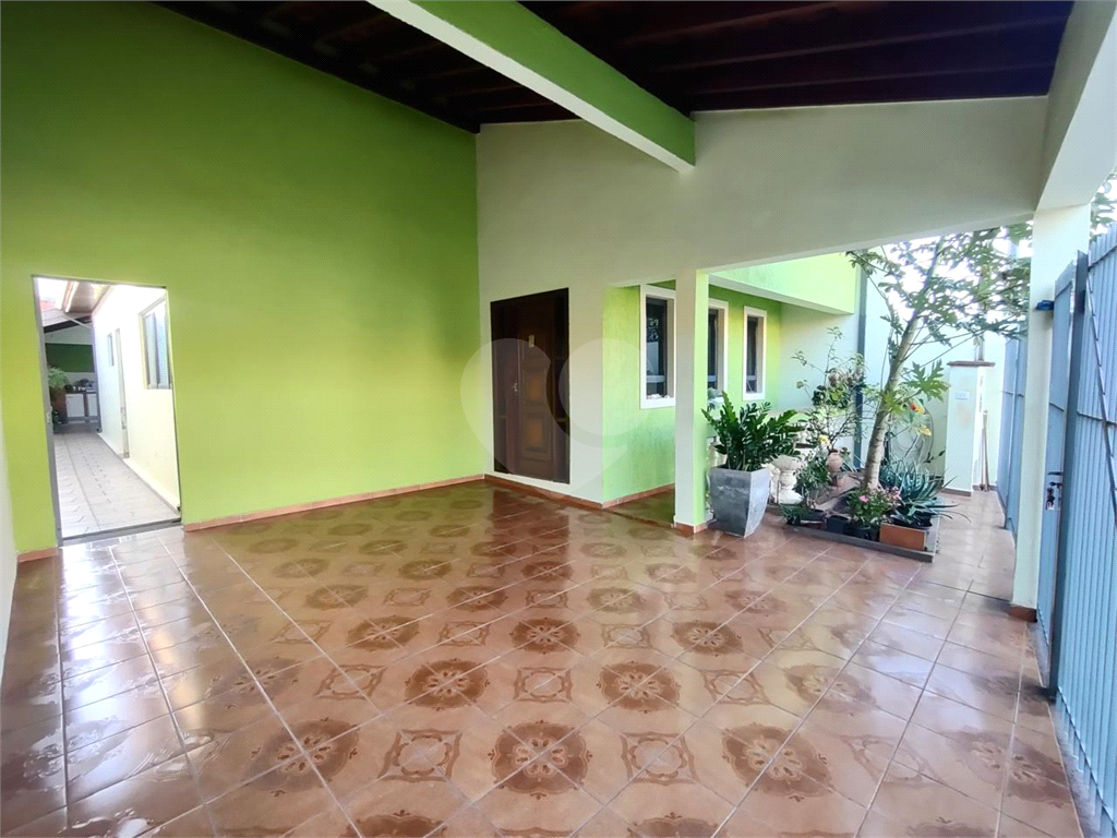 Casa à venda com 3 quartos, 152m² - Foto 1