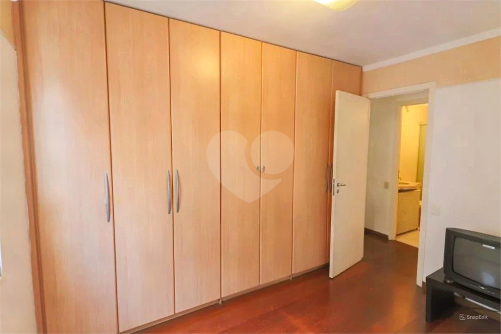 Apartamento 2 dormitorios, sendo 1 suite e 2 vagas de garagem