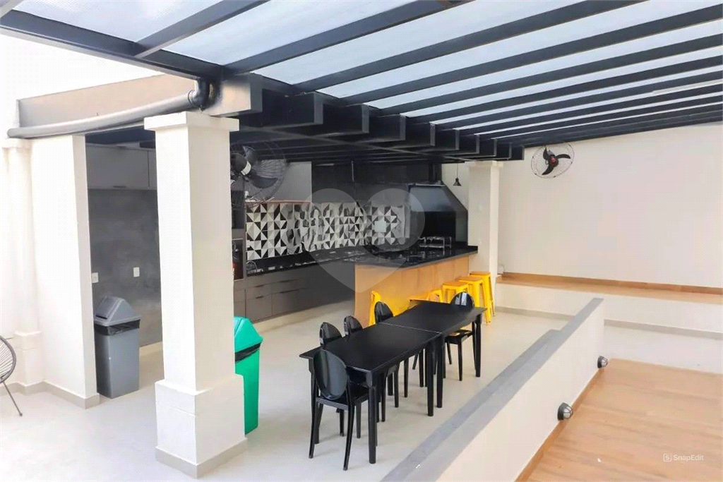 Apartamento 2 dormitorios, sendo 1 suite e 2 vagas de garagem