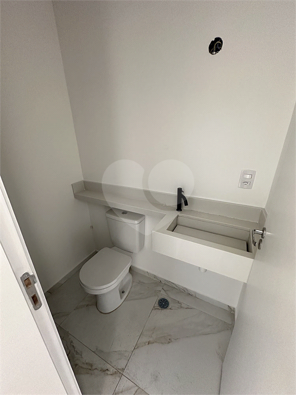 VENDE-SE SOBRADO 3 QUARTOS COM SUÍTE, GARAGEM, NO HORTO FLORESTAL