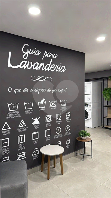 Apartamento com 33m2  - cozinha - 1 quarto - home office - varanda - em Higienópolis.