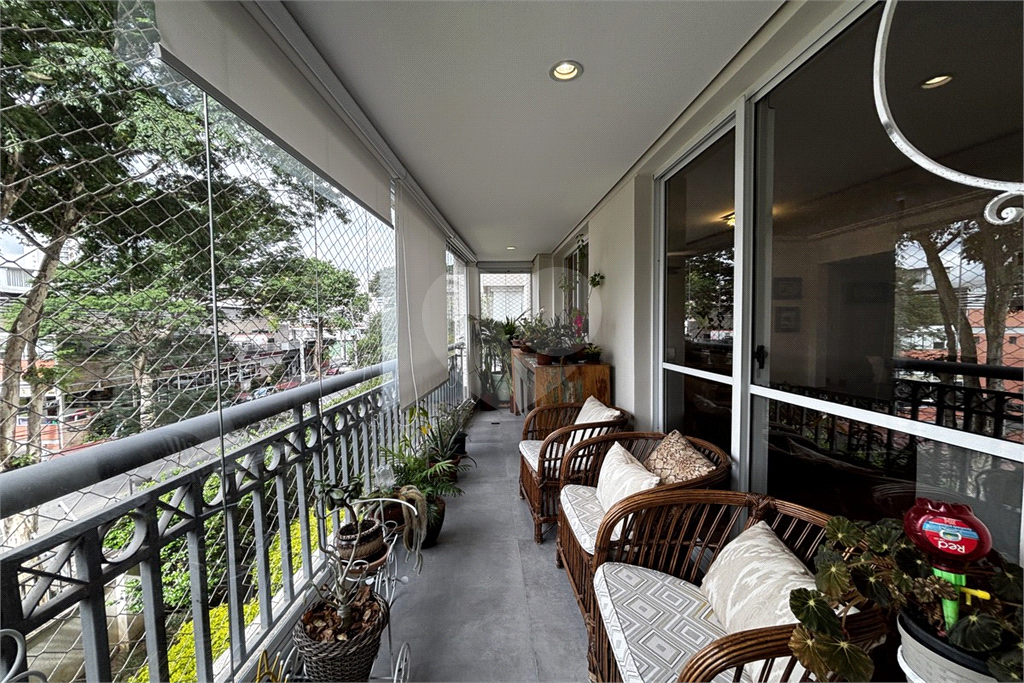 Apartamento com 3 suítes, 3 vagas na Vila Romana - SP