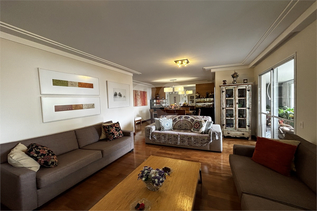 Apartamento com 3 suítes, 3 vagas na Vila Romana - SP