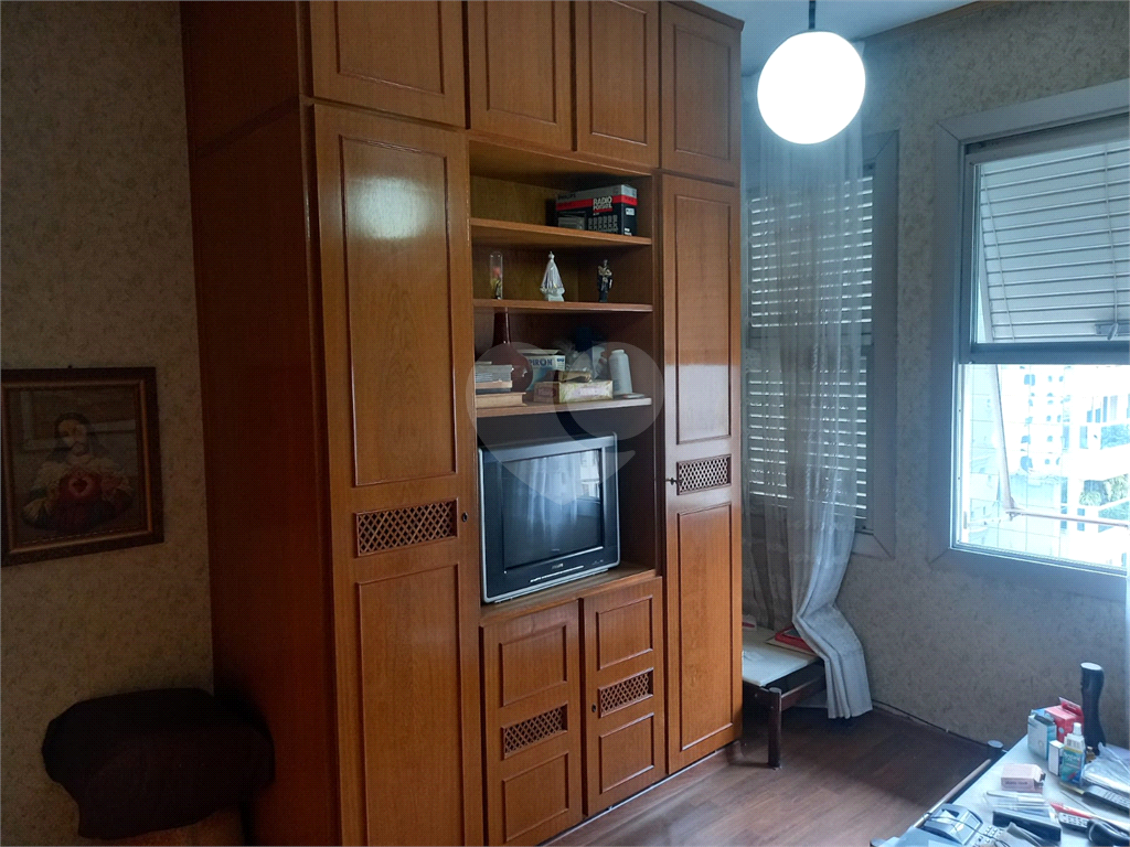 Apartamento à Venda na Alameda Campinas, Jardins. 3 quartos, 2 banheiros, próximo metro