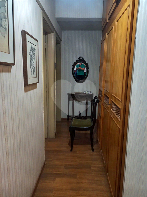 Apartamento à Venda na Alameda Campinas, Jardins. 3 quartos, 2 banheiros, próximo metro