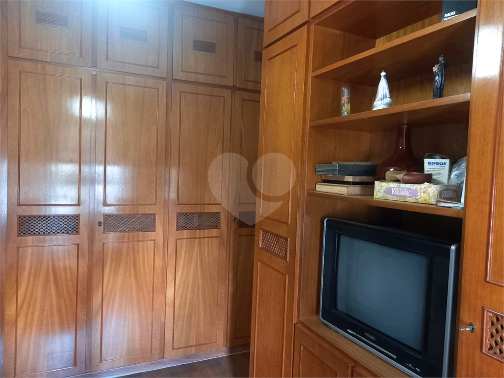 Apartamento à Venda na Alameda Campinas, Jardins. 3 quartos, 2 banheiros, próximo metro