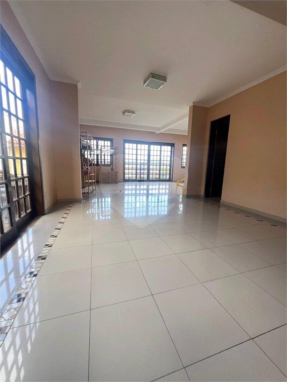 Sobrado para alugar com 3 quartos, 309m² - Foto 1