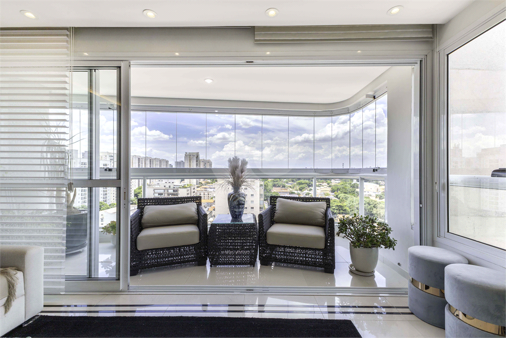 APARTAMENTO À VENDA COM 175 M2 - 3 QUARTOS - 4 VAGAS - DEPÓSITO NA VILA LEOPOLDINA