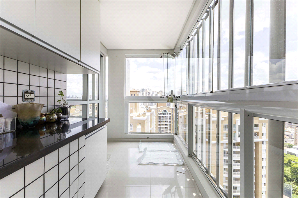 APARTAMENTO À VENDA COM 175 M2 - 3 QUARTOS - 4 VAGAS - DEPÓSITO NA VILA LEOPOLDINA