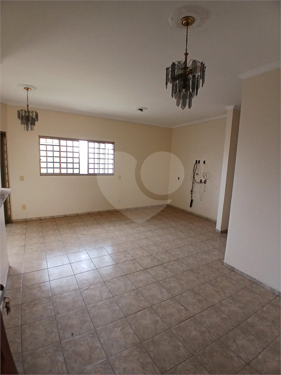 Sobrado à venda com 3 quartos, 218m² - Foto 2