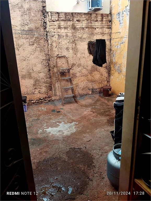 Vende casa térrea de 2 quartos – com garagem no bairro de Eldorado – São José do Rio Preto