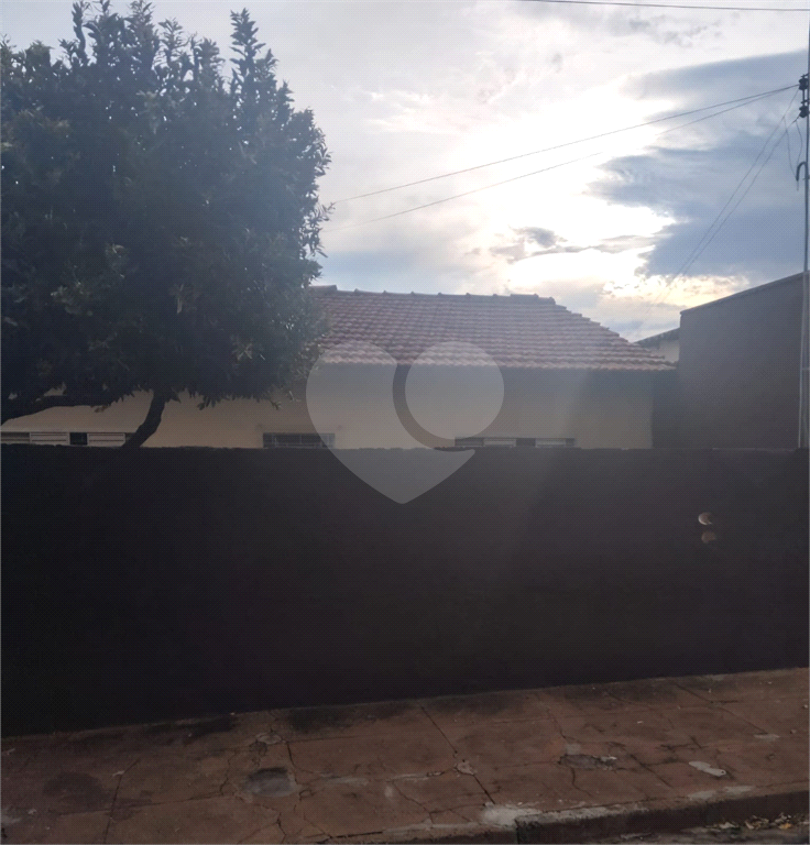 Vende casa térrea de 2 quartos – com garagem no bairro de Eldorado – São José do Rio Preto