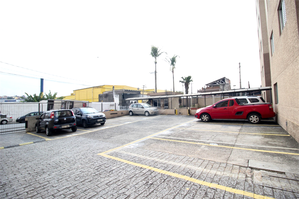 Apartamento em Osasco, bairro Quitaúna, 67m², 3 quartos, 1 banheiro, sala com sacada, 1 vaga