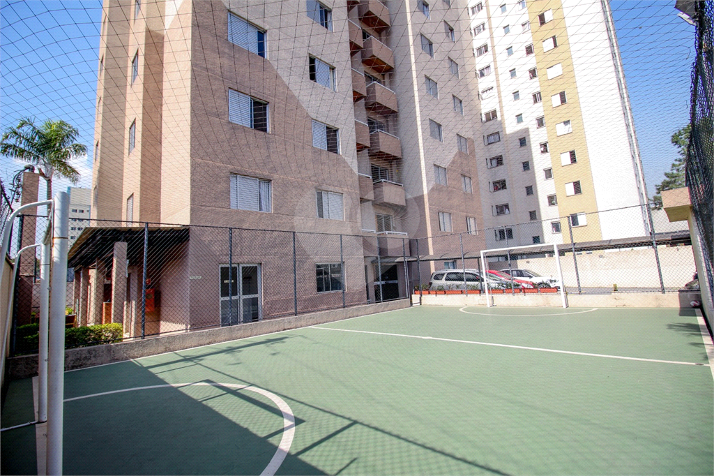 Apartamento em Osasco, bairro Quitaúna, 67m², 3 quartos, 1 banheiro, sala com sacada, 1 vaga