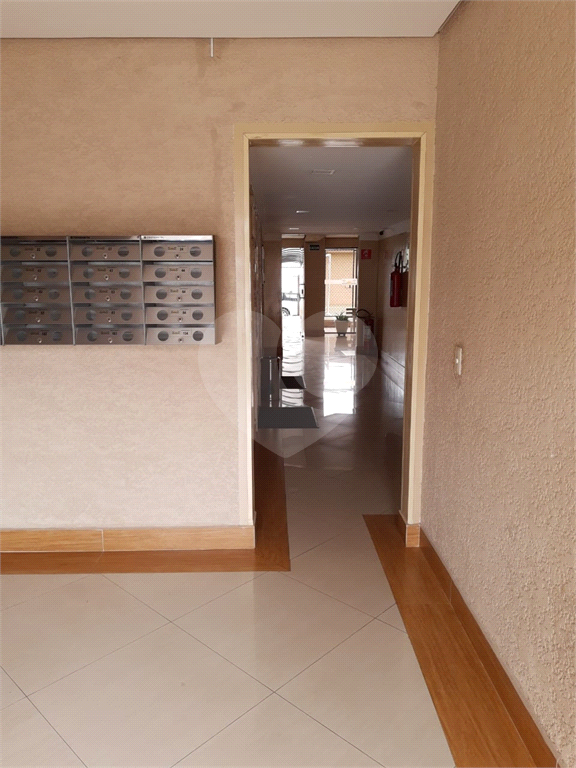 Apartamento em Osasco, bairro Quitaúna, 67m², 3 quartos, 1 banheiro, sala com sacada, 1 vaga