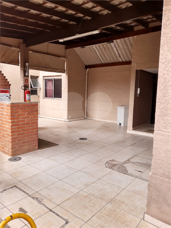 Apartamento em Osasco, bairro Quitaúna, 67m², 3 quartos, 1 banheiro, sala com sacada, 1 vaga