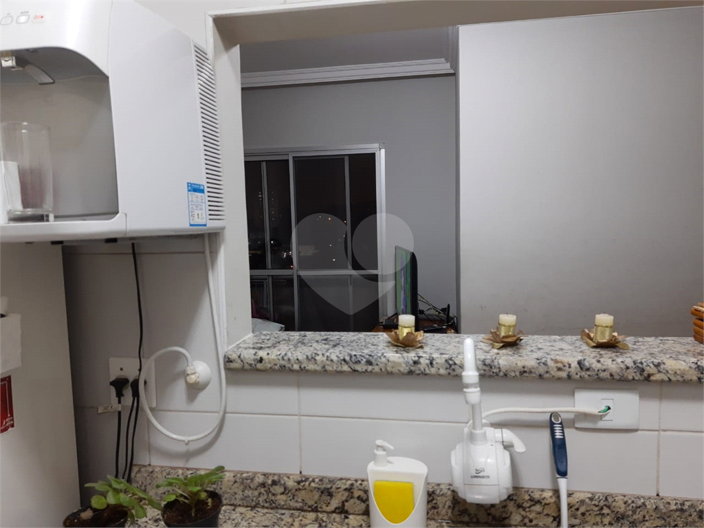 Apartamento em Osasco, bairro Quitaúna, 67m², 3 quartos, 1 banheiro, sala com sacada, 1 vaga