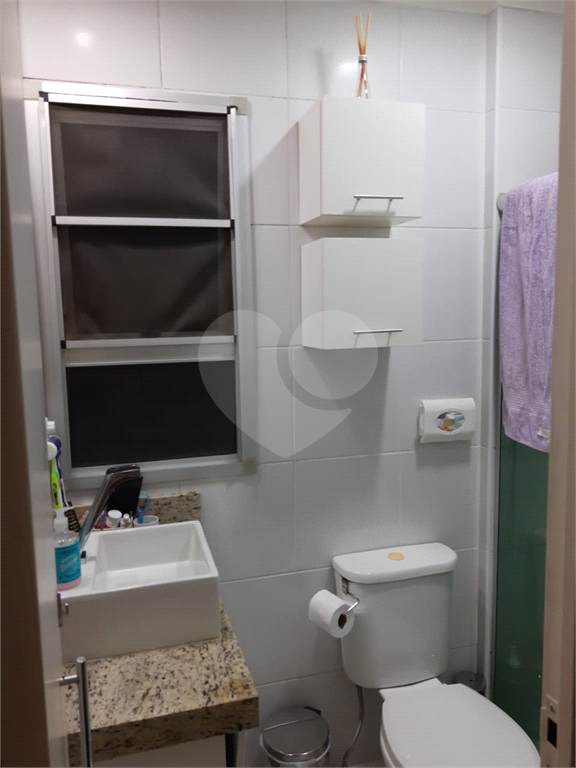 Apartamento em Osasco, bairro Quitaúna, 67m², 3 quartos, 1 banheiro, sala com sacada, 1 vaga