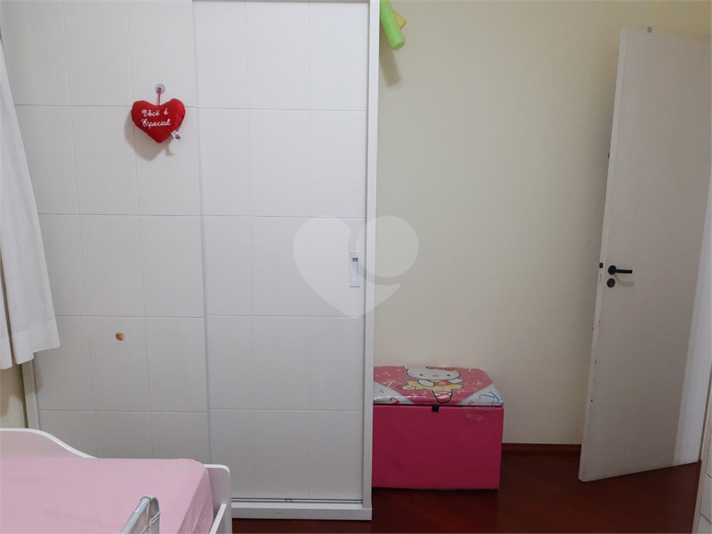 Apartamento em Osasco, bairro Quitaúna, 67m², 3 quartos, 1 banheiro, sala com sacada, 1 vaga