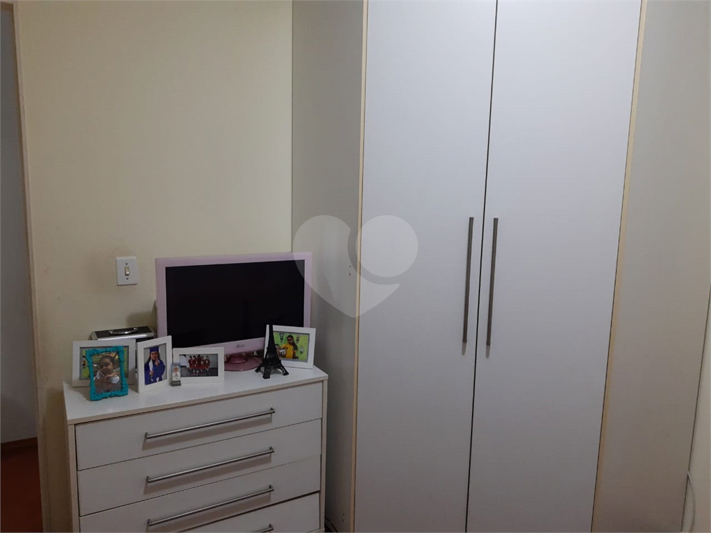 Apartamento em Osasco, bairro Quitaúna, 67m², 3 quartos, 1 banheiro, sala com sacada, 1 vaga
