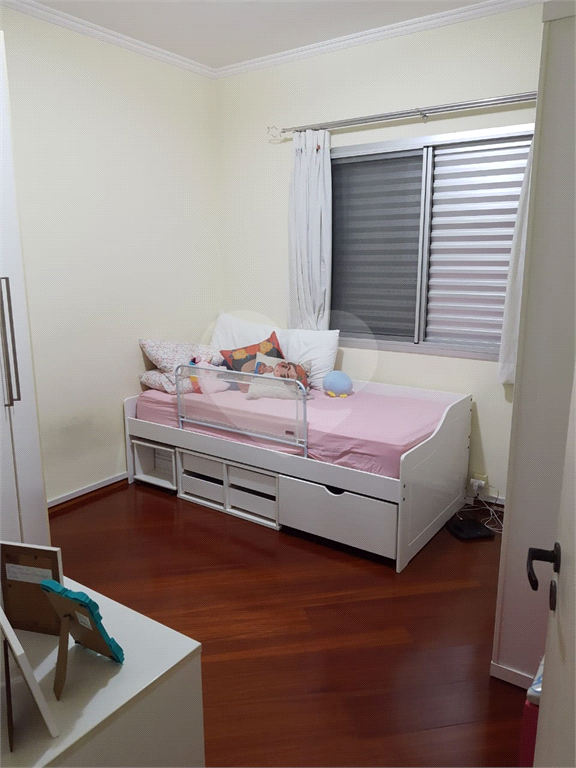 Apartamento em Osasco, bairro Quitaúna, 67m², 3 quartos, 1 banheiro, sala com sacada, 1 vaga
