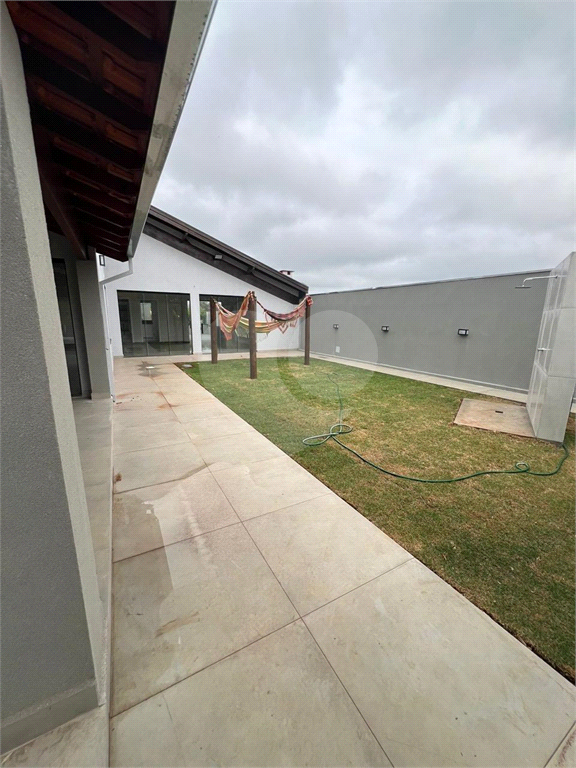 Casa de Condomínio para alugar com 3 quartos, 200m² - Foto 27