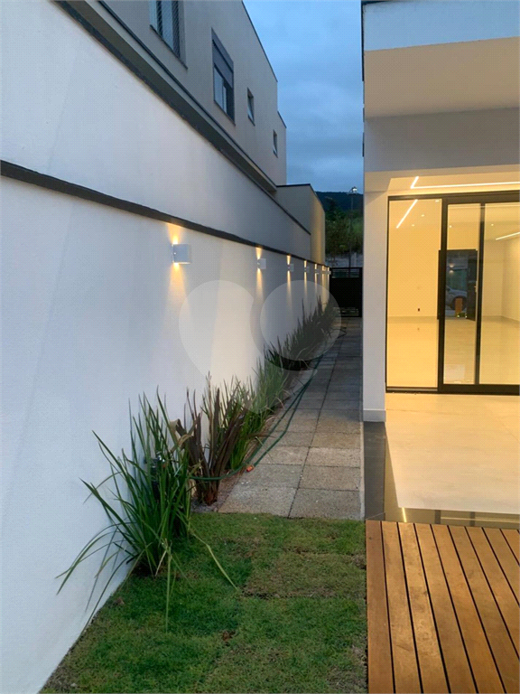 Casa de Condomínio à venda com 3 quartos, 249m² - Foto 8