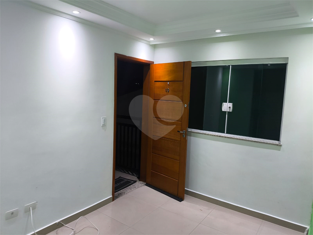 Aluga-se Apto 50m² - Parada Inglesa - 02 dormitorios, 01 banheiro, sala, cozinha, 01 vaga
