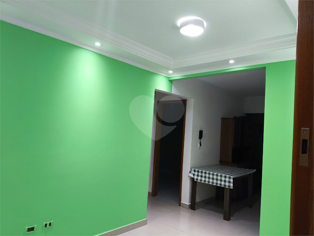 Aluga-se Apto 50m² - Parada Inglesa - 02 dormitorios, 01 banheiro, sala, cozinha, 01 vaga