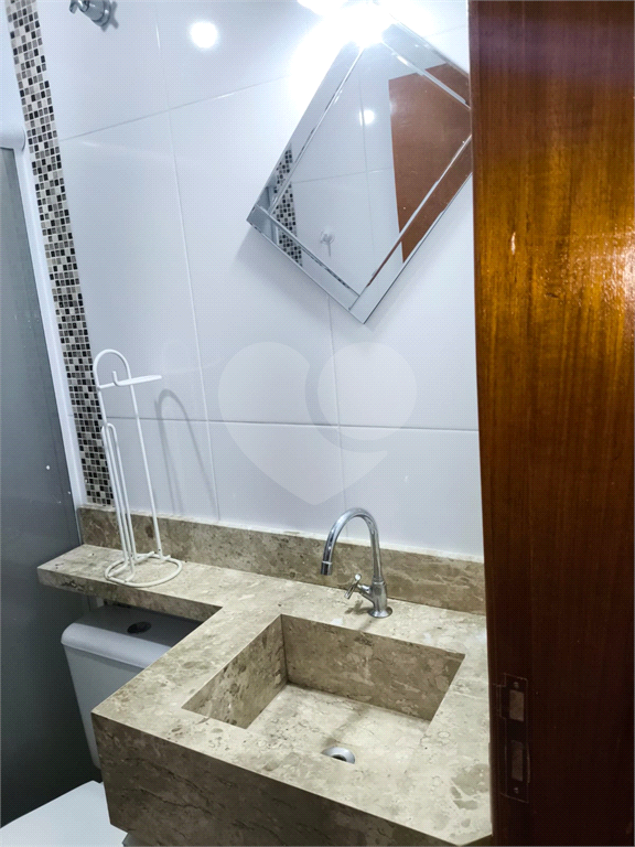 Aluga-se Apto 50m² - Parada Inglesa - 02 dormitorios, 01 banheiro, sala, cozinha, 01 vaga