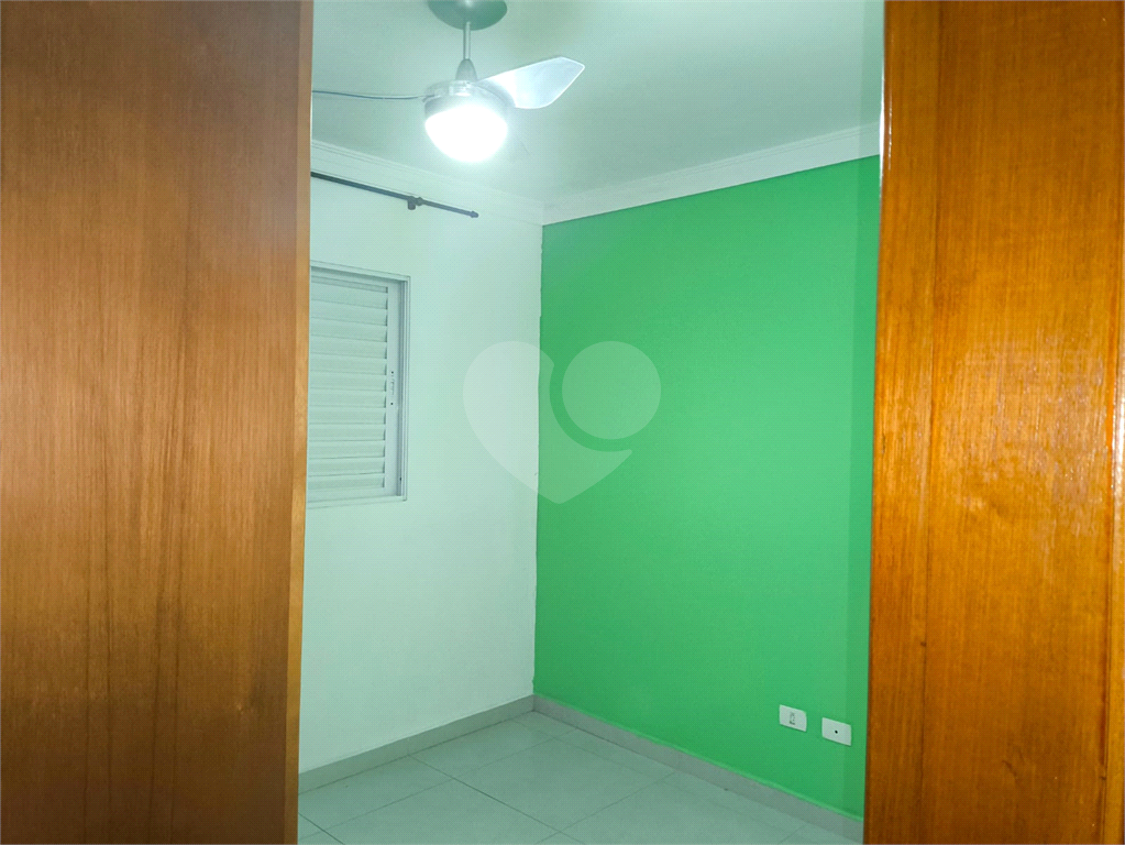 Aluga-se Apto 50m² - Parada Inglesa - 02 dormitorios, 01 banheiro, sala, cozinha, 01 vaga