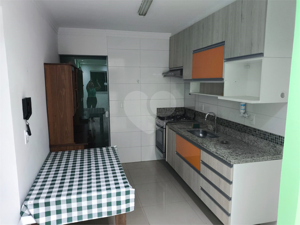 Aluga-se Apto 50m² - Parada Inglesa - 02 dormitorios, 01 banheiro, sala, cozinha, 01 vaga